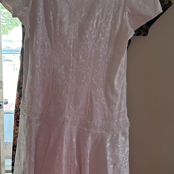 WhiteNylon feel Chinese dress with design on front. - Picture 2 of 11